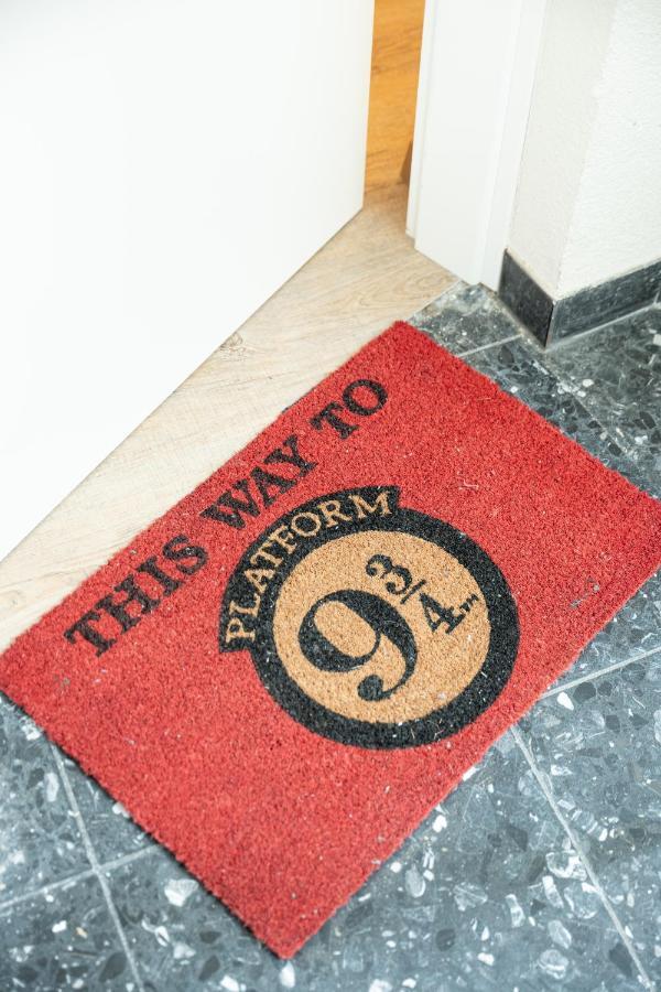 - Magical Harry Potter Apartment In Duisburg - 2 Mins Central Station Hbf - Kingsize Bed & Netflix - Exterior photo